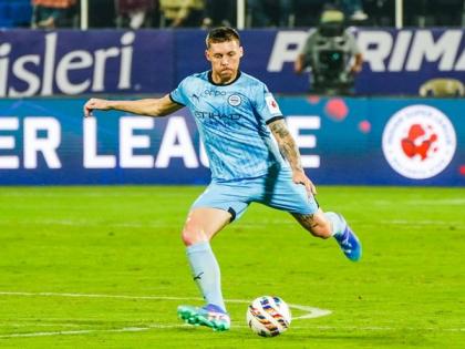 Jose Luis Espinosa Arroyo pens Contract extension with Mumbai City | Jose Luis Espinosa Arroyo pens Contract extension with Mumbai City