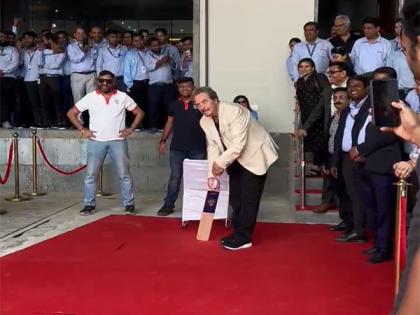 Errol Musk backs Dream League of India, plays friendly tennis ball cricket match | Errol Musk backs Dream League of India, plays friendly tennis ball cricket match