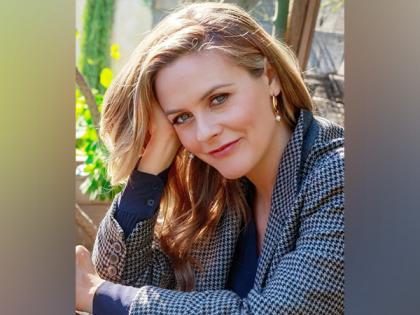 Alicia Silverstone shares her son saw 'Clueless' when he was 5, teases upcoming TV sequel | Alicia Silverstone shares her son saw 'Clueless' when he was 5, teases upcoming TV sequel Alicia Silverstone shares her son saw 'Clueless' when he was 5, teases upcoming TV sequel | Alicia Silverstone shares her son saw 'Clueless' when he was 5, teases upcoming TV sequel