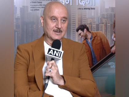 He is modern-day mixture of Basu Chatterjee, Hrishikesh Mukherjee: Anupam Kher lauds director Anurag Basu | He is modern-day mixture of Basu Chatterjee, Hrishikesh Mukherjee: Anupam Kher lauds director Anurag Basu He is modern-day mixture of Basu Chatterjee, Hrishikesh Mukherjee: Anupam Kher lauds director Anurag Basu | He is modern-day mixture of Basu Chatterjee, Hrishikesh Mukherjee: Anupam Kher lauds director Anurag Basu