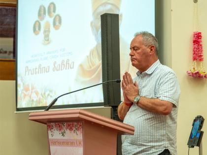 "We mourn the loss of so many lives": UK MP Bob Blackman joins Haridham congregation to pray for Ahmedabad plane crash victims | "We mourn the loss of so many lives": UK MP Bob Blackman joins Haridham congregation to pray for Ahmedabad plane crash victims "We mourn the loss of so many lives": UK MP Bob Blackman joins Haridham congregation to pray for Ahmedabad plane crash victims | "We mourn the loss of so many lives": UK MP Bob Blackman joins Haridham congregation to pray for Ahmedabad plane crash victims