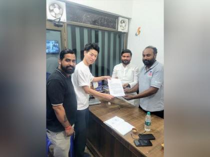 Terra Motors Appoints L5 Dealership to Top L3 Dealers in Varanasi; 200km Range from Rs.3.65L, Zero Down Payment; Targets 100 Dealers in India | Terra Motors Appoints L5 Dealership to Top L3 Dealers in Varanasi; 200km Range from Rs.3.65L, Zero Down Payment; Targets 100 Dealers in India Terra Motors Appoints L5 Dealership to Top L3 Dealers in Varanasi; 200km Range from Rs.3.65L, Zero Down Payment; Targets 100 Dealers in India | Terra Motors Appoints L5 Dealership to Top L3 Dealers in Varanasi; 200km Range from Rs.3.65L, Zero Down Payment; Targets 100 Dealers in India
