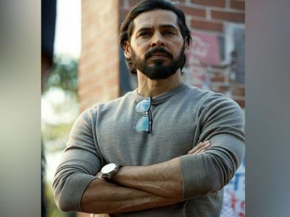 Bollywood actor Dino Morea arrives at ED office amid Mithi River desilting case investigation | Bollywood actor Dino Morea arrives at ED office amid Mithi River desilting case investigation