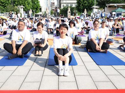 Japan PM's wife Yoshiko Ishiba participates in International Yoga Day celebrations | Japan PM's wife Yoshiko Ishiba participates in International Yoga Day celebrations Japan PM's wife Yoshiko Ishiba participates in International Yoga Day celebrations | Japan PM's wife Yoshiko Ishiba participates in International Yoga Day celebrations