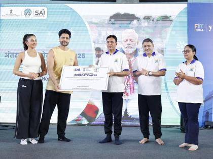 Mansukh Mandaviya performs yoga along with over 1500 enthusiasts to celebrate 11th International Day of Yoga 2025 | Mansukh Mandaviya performs yoga along with over 1500 enthusiasts to celebrate 11th International Day of Yoga 2025