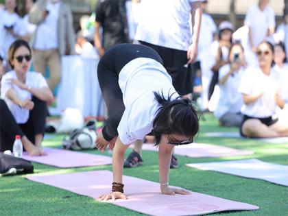 Hundreds celebrate International Yoga Day in Beijing | Hundreds celebrate International Yoga Day in Beijing Hundreds celebrate International Yoga Day in Beijing | Hundreds celebrate International Yoga Day in Beijing