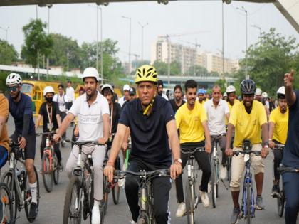 "We are making India a fitness powerhouse": Mansukh Mandaviya leads Fit India Sundays on Cycle | "We are making India a fitness powerhouse": Mansukh Mandaviya leads Fit India Sundays on Cycle "We are making India a fitness powerhouse": Mansukh Mandaviya leads Fit India Sundays on Cycle | "We are making India a fitness powerhouse": Mansukh Mandaviya leads Fit India Sundays on Cycle