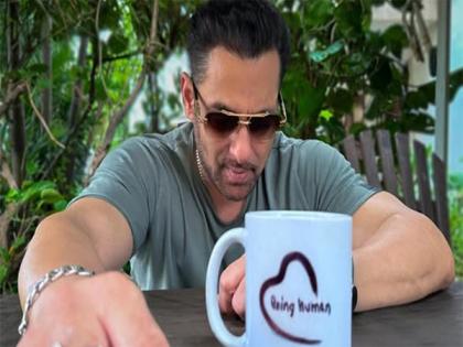 Salman Khan's casual Sunday look in grey tee, sunglasses wins fans' hearts | Salman Khan's casual Sunday look in grey tee, sunglasses wins fans' hearts Salman Khan's casual Sunday look in grey tee, sunglasses wins fans' hearts | Salman Khan's casual Sunday look in grey tee, sunglasses wins fans' hearts
