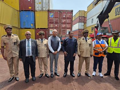 India sends 1000 metric tonnes of rice and essential medicines to Cameroon | India sends 1000 metric tonnes of rice and essential medicines to Cameroon