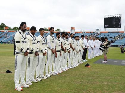 India and England players wear black armbands to pay tribute to Dilip Doshi | India and England players wear black armbands to pay tribute to Dilip Doshi