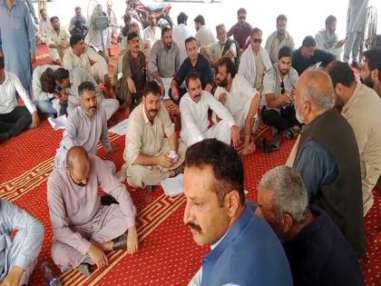 PoJK: Ad-hoc workers demand justice amid prolonged job insecurity | PoJK: Ad-hoc workers demand justice amid prolonged job insecurity PoJK: Ad-hoc workers demand justice amid prolonged job insecurity | PoJK: Ad-hoc workers demand justice amid prolonged job insecurity