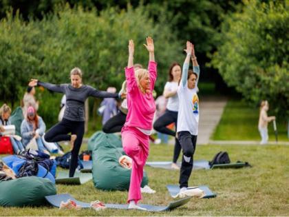 7000 Muscovites and tourists took part in International Yoga Day at VDNH | 7000 Muscovites and tourists took part in International Yoga Day at VDNH 7000 Muscovites and tourists took part in International Yoga Day at VDNH | 7000 Muscovites and tourists took part in International Yoga Day at VDNH