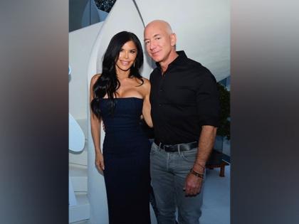 Jeff Bezos, Lauren Sanchez are now married | Jeff Bezos, Lauren Sanchez are now married Jeff Bezos, Lauren Sanchez are now married | Jeff Bezos, Lauren Sanchez are now married