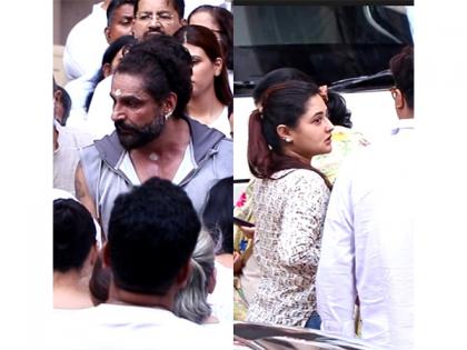 Parag Tyagi in tears as he bids final goodbye to wife Shefali Jariwala; Sunidhi Chauhan, Rashami Desai pay respect | Parag Tyagi in tears as he bids final goodbye to wife Shefali Jariwala; Sunidhi Chauhan, Rashami Desai pay respect Parag Tyagi in tears as he bids final goodbye to wife Shefali Jariwala; Sunidhi Chauhan, Rashami Desai pay respect | Parag Tyagi in tears as he bids final goodbye to wife Shefali Jariwala; Sunidhi Chauhan, Rashami Desai pay respect