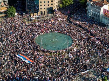 Serbian govt arrest dozens, fire tear gas at protesters demanding polls | Serbian govt arrest dozens, fire tear gas at protesters demanding polls Serbian govt arrest dozens, fire tear gas at protesters demanding polls | Serbian govt arrest dozens, fire tear gas at protesters demanding polls