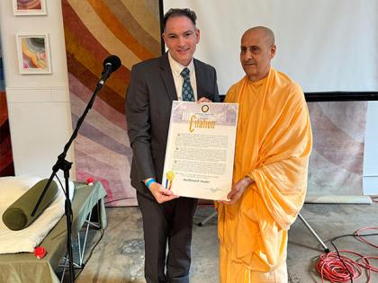 Hindu spiritual leader receives New York City honour at interfaith event | Hindu spiritual leader receives New York City honour at interfaith event Hindu spiritual leader receives New York City honour at interfaith event | Hindu spiritual leader receives New York City honour at interfaith event