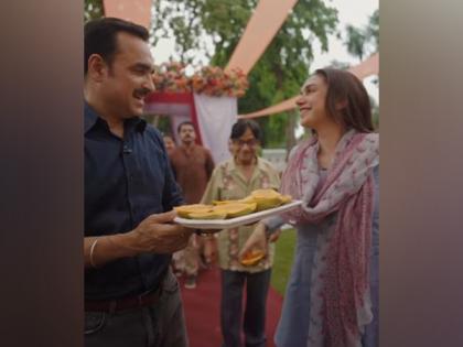 "Pehle Aap": Pankaj Tripathi, Aditi Rao Hydari bring Luchnowi 'tehzeeb' to life on 'Parivarik ManuRanjan' set | "Pehle Aap": Pankaj Tripathi, Aditi Rao Hydari bring Luchnowi 'tehzeeb' to life on 'Parivarik ManuRanjan' set "Pehle Aap": Pankaj Tripathi, Aditi Rao Hydari bring Luchnowi 'tehzeeb' to life on 'Parivarik ManuRanjan' set | "Pehle Aap": Pankaj Tripathi, Aditi Rao Hydari bring Luchnowi 'tehzeeb' to life on 'Parivarik ManuRanjan' set