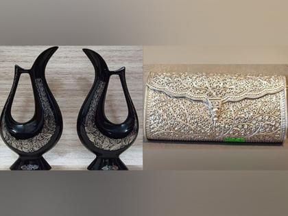 PM Modi gifts Bidriware vase, silver filigree purse to Ghana's President and first lady | PM Modi gifts Bidriware vase, silver filigree purse to Ghana's President and first lady