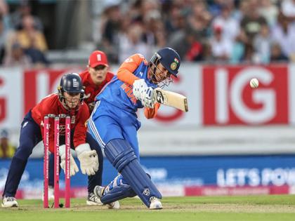 Despite catch-drop fiasco England women's keep series alive with victory against India in 3rd T20I | Despite catch-drop fiasco England women's keep series alive with victory against India in 3rd T20I