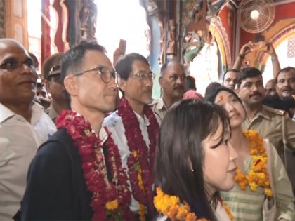 Japanese Envoy to India offers prayers at Hanumangarhi, Ram Janmabhoomi in Ayodhya | Japanese Envoy to India offers prayers at Hanumangarhi, Ram Janmabhoomi in Ayodhya