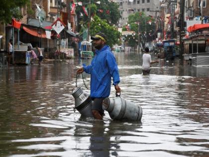 Karachi experiences showers, other provinces in Pak to get heavy rain | Karachi experiences showers, other provinces in Pak to get heavy rain Karachi experiences showers, other provinces in Pak to get heavy rain | Karachi experiences showers, other provinces in Pak to get heavy rain