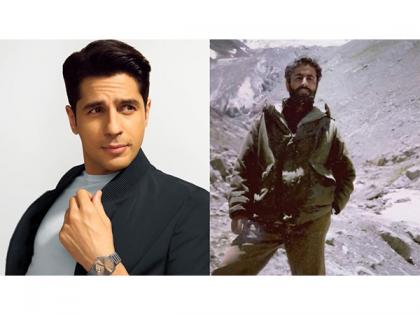Sidharth Malhotra remembers Kargil War hero Captain Vikram Batra on 26th death anniversary | Sidharth Malhotra remembers Kargil War hero Captain Vikram Batra on 26th death anniversary Sidharth Malhotra remembers Kargil War hero Captain Vikram Batra on 26th death anniversary | Sidharth Malhotra remembers Kargil War hero Captain Vikram Batra on 26th death anniversary