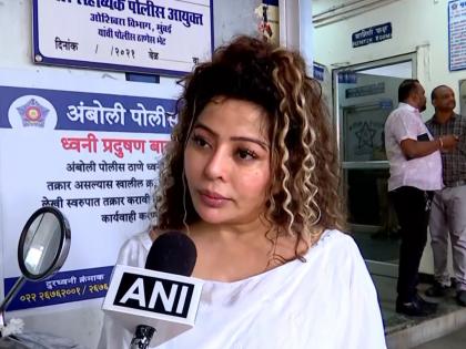 "I will not step back": Social media influencer Rajshree More reached Amboli Police Station, express gratitude to Sanjay Nirupam for his support | "I will not step back": Social media influencer Rajshree More reached Amboli Police Station, express gratitude to Sanjay Nirupam for his support "I will not step back": Social media influencer Rajshree More reached Amboli Police Station, express gratitude to Sanjay Nirupam for his support | "I will not step back": Social media influencer Rajshree More reached Amboli Police Station, express gratitude to Sanjay Nirupam for his support