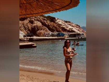 Kareena Kapoor's monokini look from beach vacation steals attention, fans say, 'Alexa, play Chhaliya Chhaliya' | Kareena Kapoor's monokini look from beach vacation steals attention, fans say, 'Alexa, play Chhaliya Chhaliya' Kareena Kapoor's monokini look from beach vacation steals attention, fans say, 'Alexa, play Chhaliya Chhaliya' | Kareena Kapoor's monokini look from beach vacation steals attention, fans say, 'Alexa, play Chhaliya Chhaliya'