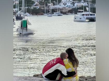 Justin Bieber drops adorable pic with wife Hailey while on a scenic vacation; check it out | Justin Bieber drops adorable pic with wife Hailey while on a scenic vacation; check it out