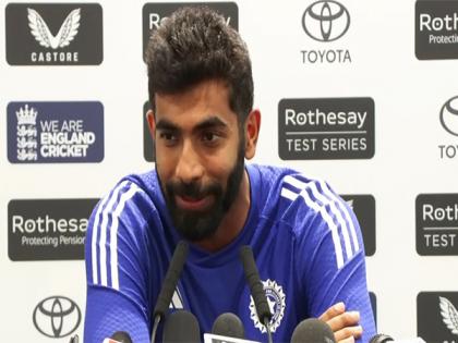 Bumrah refrains from giving a "controversial" statement on frequent ball change; reacts jokingly to Nitish's remark | Bumrah refrains from giving a "controversial" statement on frequent ball change; reacts jokingly to Nitish's remark