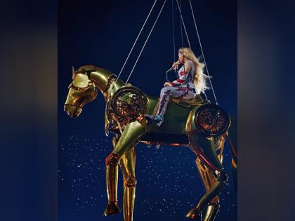Beyonce rides mechanical gold horse during her Cowboy Carter tour in Atlanta | Beyonce rides mechanical gold horse during her Cowboy Carter tour in Atlanta Beyonce rides mechanical gold horse during her Cowboy Carter tour in Atlanta | Beyonce rides mechanical gold horse during her Cowboy Carter tour in Atlanta