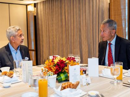 EAM Jaishankar meets Singapore top brass, reviews progress of PM Modi's earlier visit | EAM Jaishankar meets Singapore top brass, reviews progress of PM Modi's earlier visit EAM Jaishankar meets Singapore top brass, reviews progress of PM Modi's earlier visit | EAM Jaishankar meets Singapore top brass, reviews progress of PM Modi's earlier visit