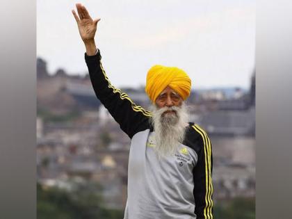 Congress President Mallikarjun Kharge pays Tribute to 'Turbaned Tornado' Fauja Singh | Congress President Mallikarjun Kharge pays Tribute to 'Turbaned Tornado' Fauja Singh Congress President Mallikarjun Kharge pays Tribute to 'Turbaned Tornado' Fauja Singh | Congress President Mallikarjun Kharge pays Tribute to 'Turbaned Tornado' Fauja Singh