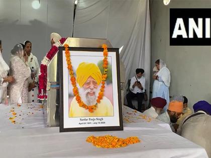 Marathon legend Fauja Singh's last rites held in Jalandhar | Marathon legend Fauja Singh's last rites held in Jalandhar