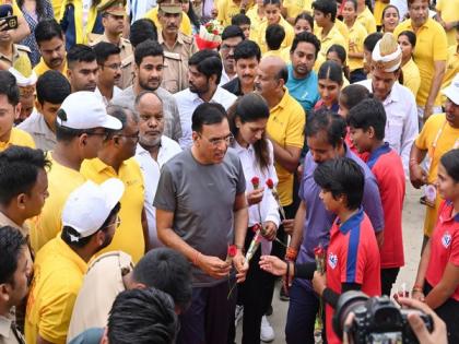 Union Minister Mansukh Mandaviya encourages youth to take up cycling for fit and drug-free India during Sundays on Cycle in Varanasi | Union Minister Mansukh Mandaviya encourages youth to take up cycling for fit and drug-free India during Sundays on Cycle in Varanasi