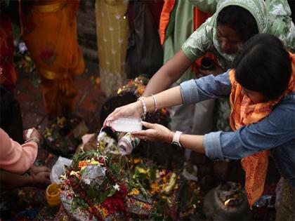 Devotees throng Pashupatinath Temple as Nepal observes second Sawan Somwar | Devotees throng Pashupatinath Temple as Nepal observes second Sawan Somwar Devotees throng Pashupatinath Temple as Nepal observes second Sawan Somwar | Devotees throng Pashupatinath Temple as Nepal observes second Sawan Somwar