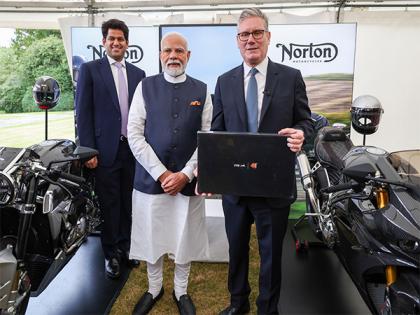 PM Modi visits exhibition on India-UK economic partnership, talks to business leaders | PM Modi visits exhibition on India-UK economic partnership, talks to business leaders PM Modi visits exhibition on India-UK economic partnership, talks to business leaders | PM Modi visits exhibition on India-UK economic partnership, talks to business leaders