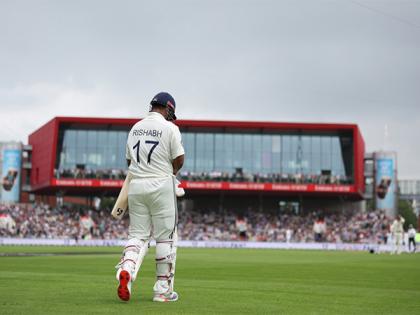 That's what makes heroes: Shastri, Karthik in awe of Pant's "special" act in Manchester | That's what makes heroes: Shastri, Karthik in awe of Pant's "special" act in Manchester