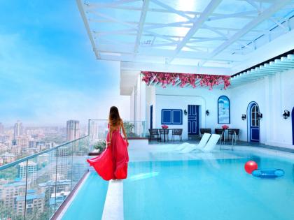 Discover Thane's First Bespoke Designer Living with a Santorini-Inspired Pool at Larkins 315 | Discover Thane's First Bespoke Designer Living with a Santorini-Inspired Pool at Larkins 315