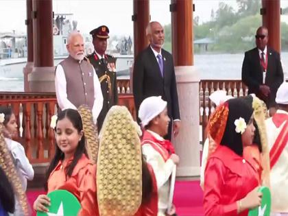 PM Modi accorded 21-gun salute in Male; Maldives Prez joins in ceremonial welcome | PM Modi accorded 21-gun salute in Male; Maldives Prez joins in ceremonial welcome