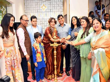 Actress Tejaswi Madivada & Praveen Vedmutha launched Ecoluxe's diamond jewellery shop at MG Road, Vijayawada | Actress Tejaswi Madivada & Praveen Vedmutha launched Ecoluxe's diamond jewellery shop at MG Road, Vijayawada