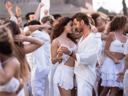 War 2: Hrithik, Kiara look hot together in first still from 'Aavan Jaavan' song | War 2: Hrithik, Kiara look hot together in first still from 'Aavan Jaavan' song War 2: Hrithik, Kiara look hot together in first still from 'Aavan Jaavan' song | War 2: Hrithik, Kiara look hot together in first still from 'Aavan Jaavan' song