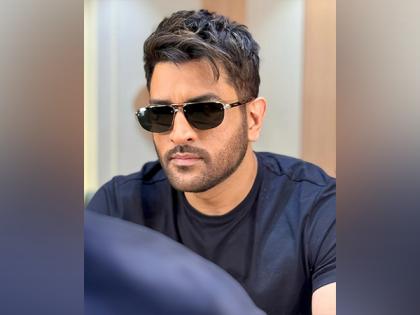 Captain Cool goes edgy! MS Dhoni's new hairstyle breaks the internet, fans call him "king" | Captain Cool goes edgy! MS Dhoni's new hairstyle breaks the internet, fans call him "king" Captain Cool goes edgy! MS Dhoni's new hairstyle breaks the internet, fans call him "king" | Captain Cool goes edgy! MS Dhoni's new hairstyle breaks the internet, fans call him "king"