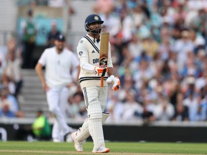 Cricket fan changes red shirt in stands after Jadeja gets distracted during fifth Test | Cricket fan changes red shirt in stands after Jadeja gets distracted during fifth Test