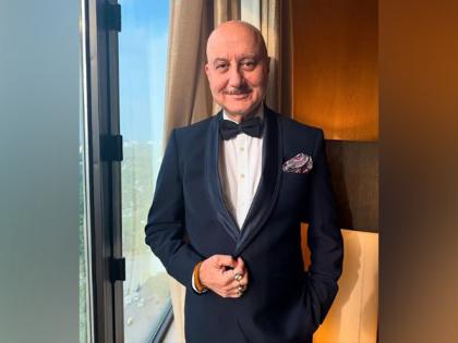 "Not money, but a few friends": Anupam Kher gives a shoutout to "purane dost" on Friendship Day | "Not money, but a few friends": Anupam Kher gives a shoutout to "purane dost" on Friendship Day "Not money, but a few friends": Anupam Kher gives a shoutout to "purane dost" on Friendship Day | "Not money, but a few friends": Anupam Kher gives a shoutout to "purane dost" on Friendship Day