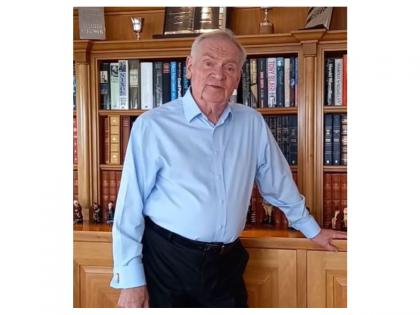 Applause Entertainment signs deal to adapt Jeffrey Archer's novels into films, TV shows | Applause Entertainment signs deal to adapt Jeffrey Archer's novels into films, TV shows Applause Entertainment signs deal to adapt Jeffrey Archer's novels into films, TV shows | Applause Entertainment signs deal to adapt Jeffrey Archer's novels into films, TV shows
