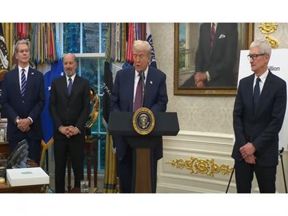 Apple CEO Tim Cook presents 24-karat gold "unique" gift to Trump | Apple CEO Tim Cook presents 24-karat gold "unique" gift to Trump Apple CEO Tim Cook presents 24-karat gold "unique" gift to Trump | Apple CEO Tim Cook presents 24-karat gold "unique" gift to Trump