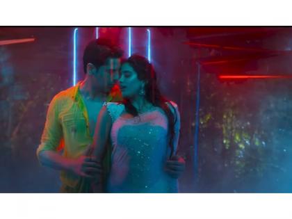 Param Sundari song 'Bheegi Saree': Sidharth Malhotra, Janhvi Kapoor set screen on fire in steamy rain track | Param Sundari song 'Bheegi Saree': Sidharth Malhotra, Janhvi Kapoor set screen on fire in steamy rain track