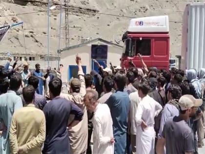 Protest on Karakoram Highway disrupts Pakistan-China trade for 20 days over illegal taxation in PoGB | Protest on Karakoram Highway disrupts Pakistan-China trade for 20 days over illegal taxation in PoGB Protest on Karakoram Highway disrupts Pakistan-China trade for 20 days over illegal taxation in PoGB | Protest on Karakoram Highway disrupts Pakistan-China trade for 20 days over illegal taxation in PoGB