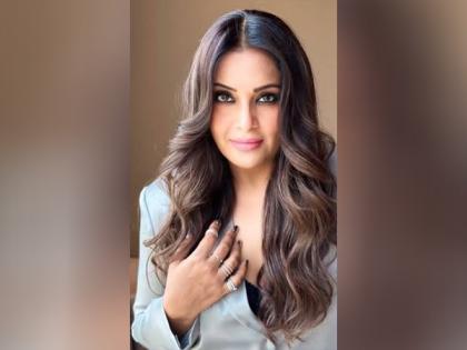 "Get those muscles beautiful ladies": Bipasha Basu shares cryptic post after Mrunal Thakur's old video of mocking her resurfaces | "Get those muscles beautiful ladies": Bipasha Basu shares cryptic post after Mrunal Thakur's old video of mocking her resurfaces "Get those muscles beautiful ladies": Bipasha Basu shares cryptic post after Mrunal Thakur's old video of mocking her resurfaces | "Get those muscles beautiful ladies": Bipasha Basu shares cryptic post after Mrunal Thakur's old video of mocking her resurfaces